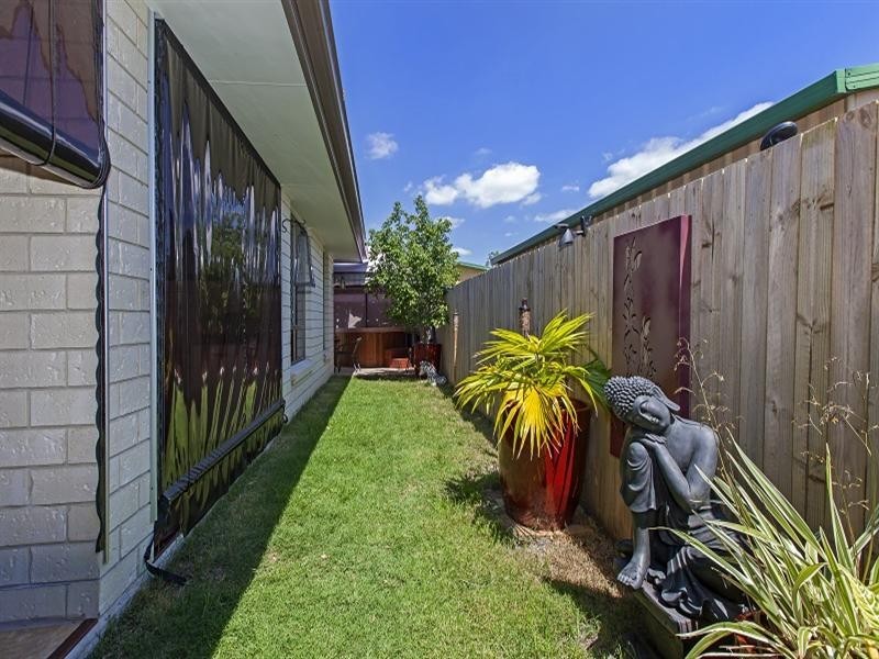 7 Youngs Road, Wynnum West QLD 4178