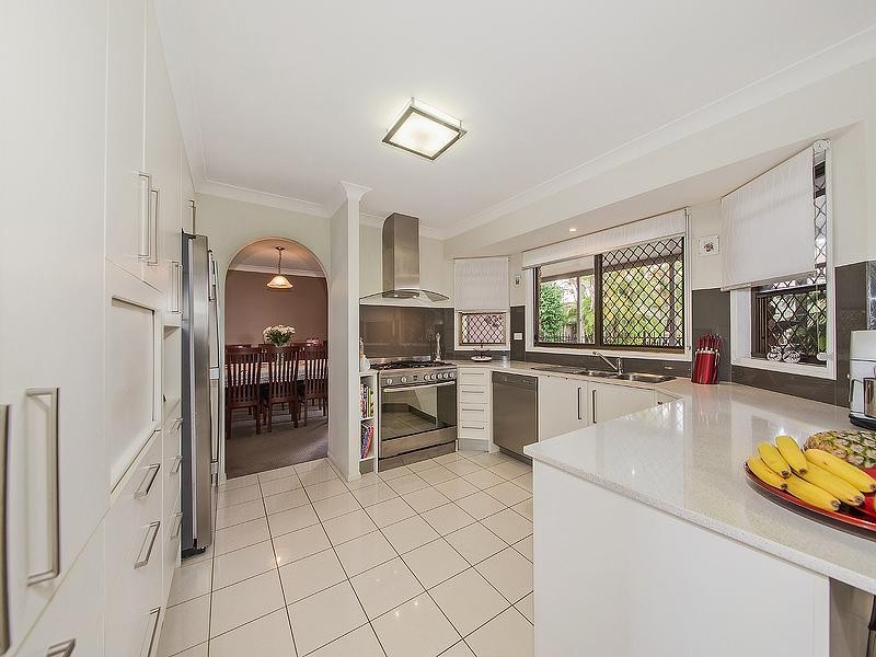 40 Scanlen Crescent, Wynnum West QLD 4178