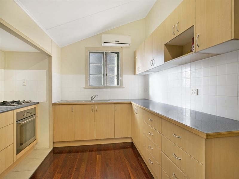 233 Whites Road, Lota QLD 4179