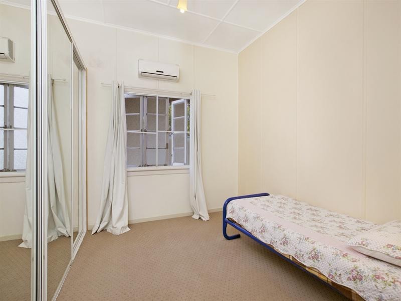 233 Whites Road, Lota QLD 4179