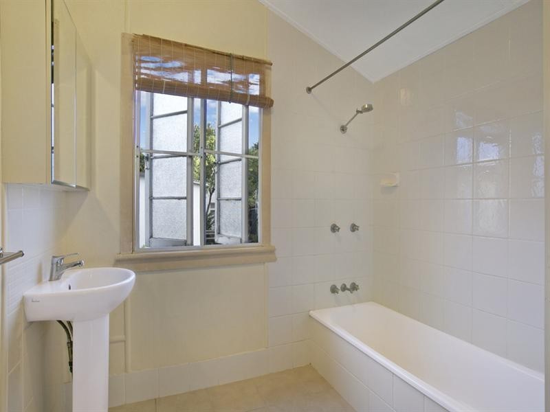 233 Whites Road, Lota QLD 4179