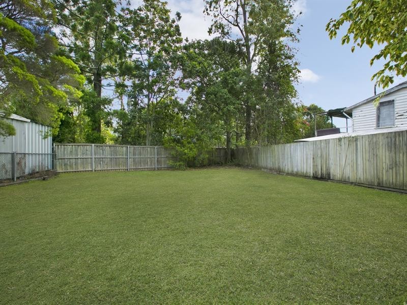 233 Whites Road, Lota QLD 4179