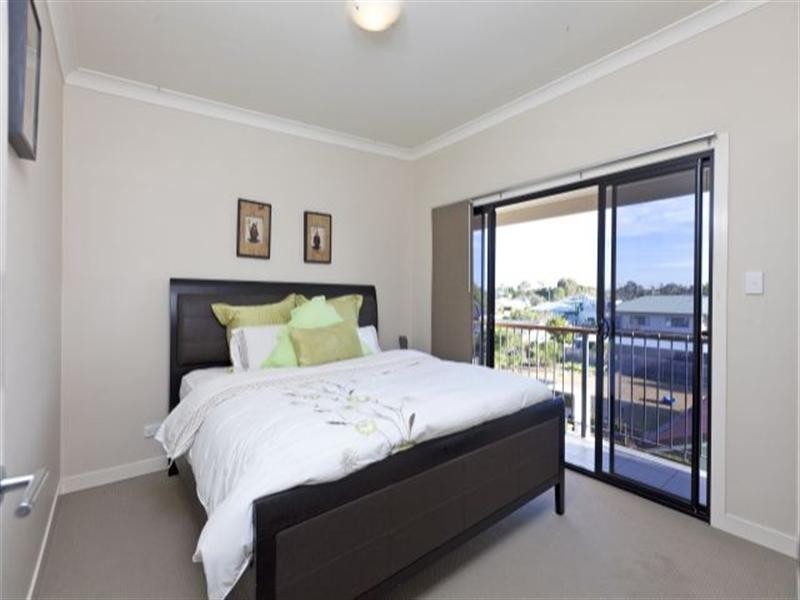 Townhouse 4/6 Emsworth Street, Wynnum QLD 4178