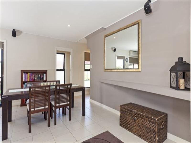 Townhouse 4/6 Emsworth Street, Wynnum QLD 4178
