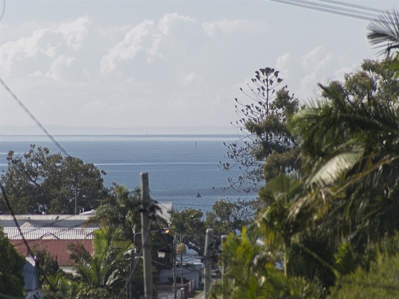 76 Glenora Street, Wynnum QLD 4178