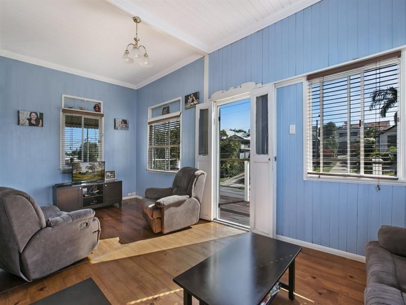 76 Glenora Street, Wynnum QLD 4178