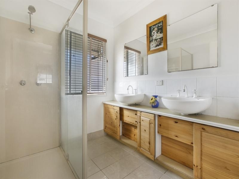 76 Glenora Street, Wynnum QLD 4178