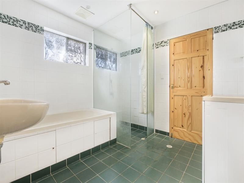 76 Glenora Street, Wynnum QLD 4178