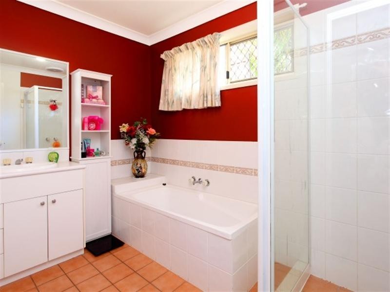 24 SAMANTHA Street, Wynnum West QLD 4178