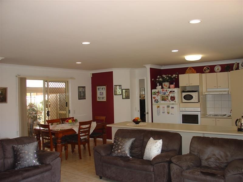 24 SAMANTHA Street, Wynnum West QLD 4178