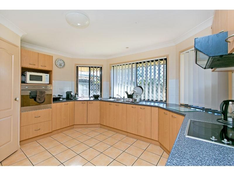 1 LINDEMAN Place, Redland Bay QLD 4165