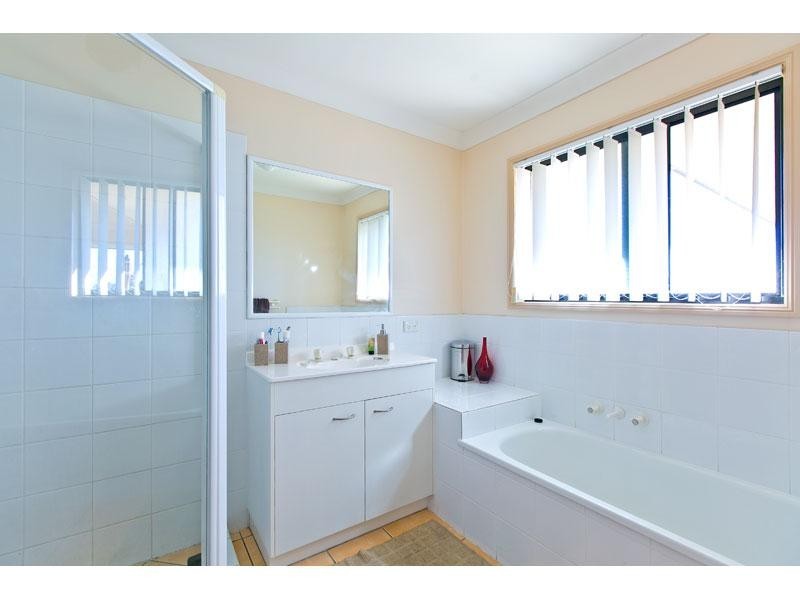 1 LINDEMAN Place, Redland Bay QLD 4165