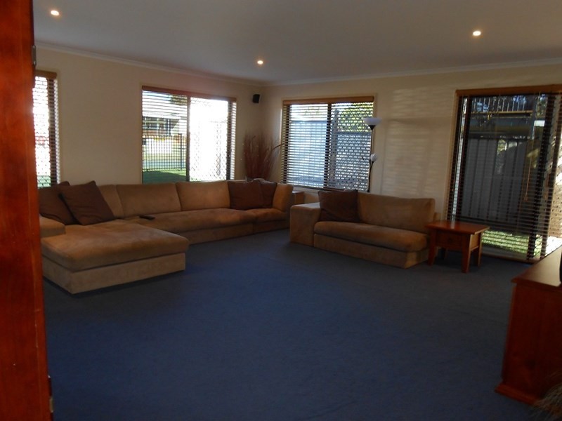 18 Hinckley Street, Manly West QLD 4179