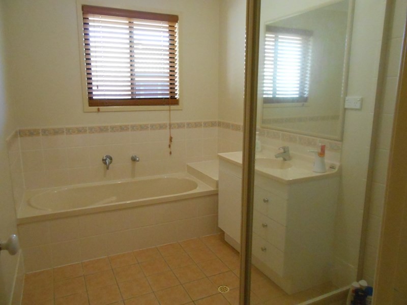 18 Hinckley Street, Manly West QLD 4179