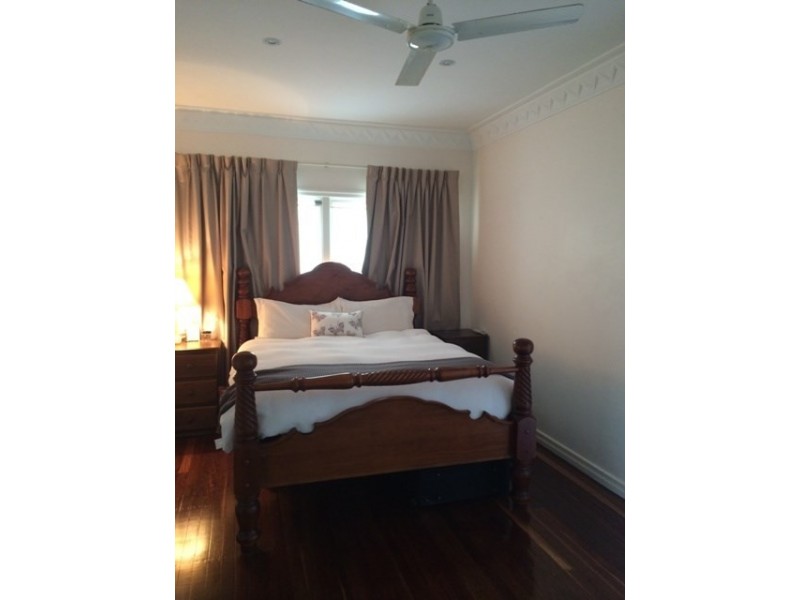 22 Benalla Street, Manly QLD 4179