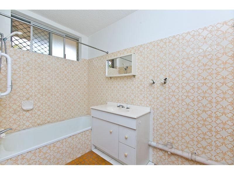 2-22 CLARA Street, Wynnum QLD 4178