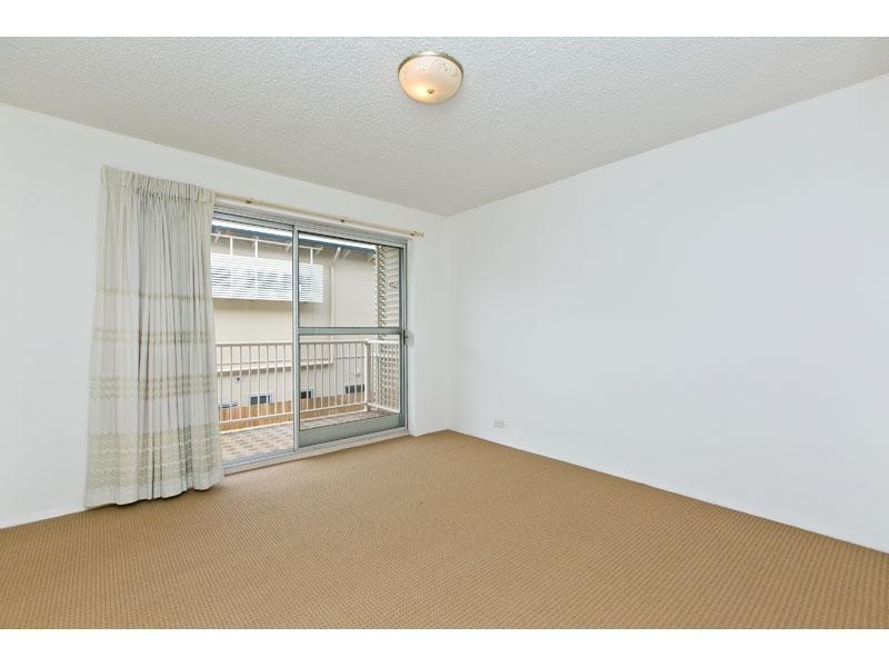 2-22 CLARA Street, Wynnum QLD 4178