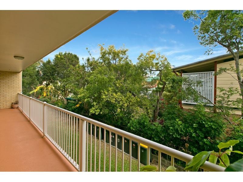 2-22 CLARA Street, Wynnum QLD 4178