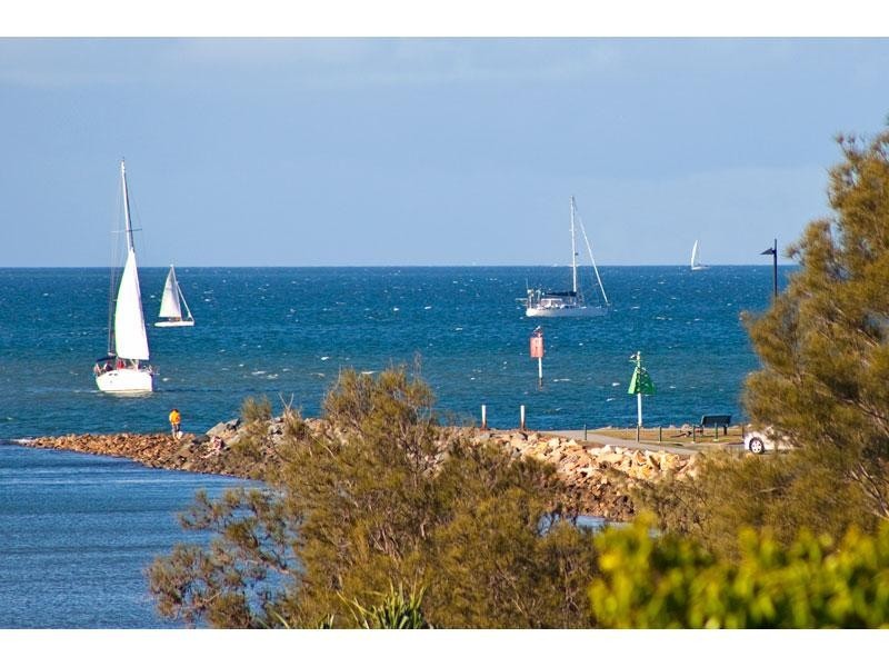 2-22 CLARA Street, Wynnum QLD 4178