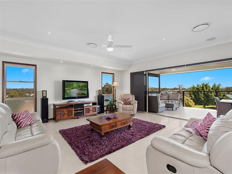 4 Cannes Street, Wakerley QLD 4154