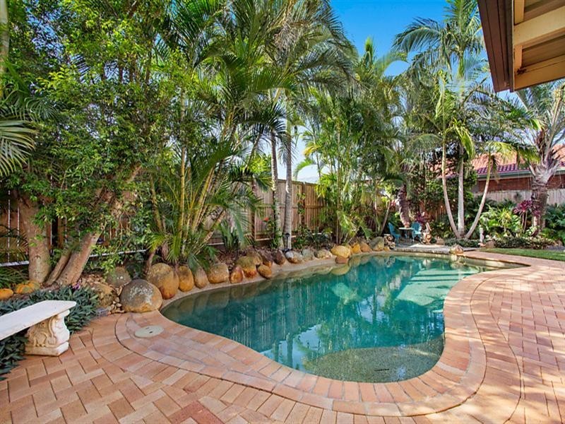 4 Cannes Street, Wakerley QLD 4154