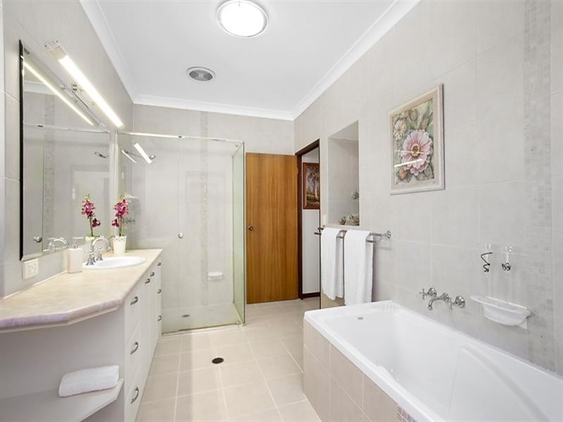 4 Cannes Street, Wakerley QLD 4154