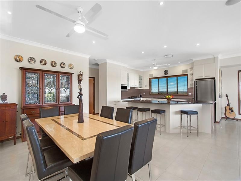 4 Cannes Street, Wakerley QLD 4154