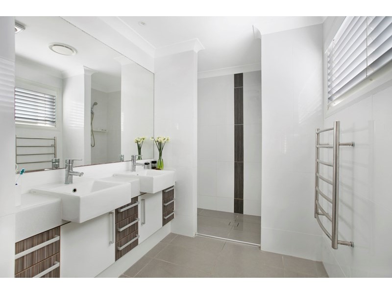 16A Ringara Street, Manly West QLD 4179