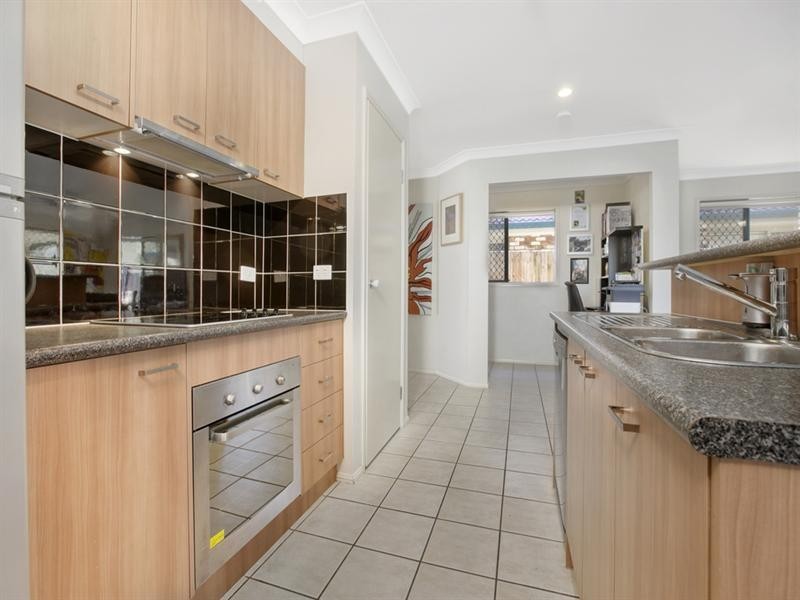 22 Araluen Street, Carindale QLD 4152