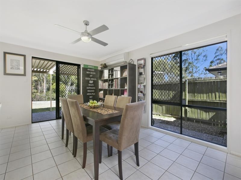 22 Araluen Street, Carindale QLD 4152