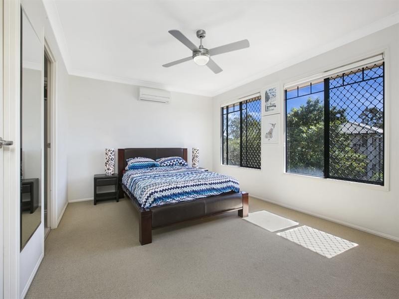 22 Araluen Street, Carindale QLD 4152