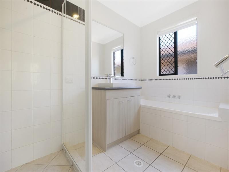 22 Araluen Street, Carindale QLD 4152