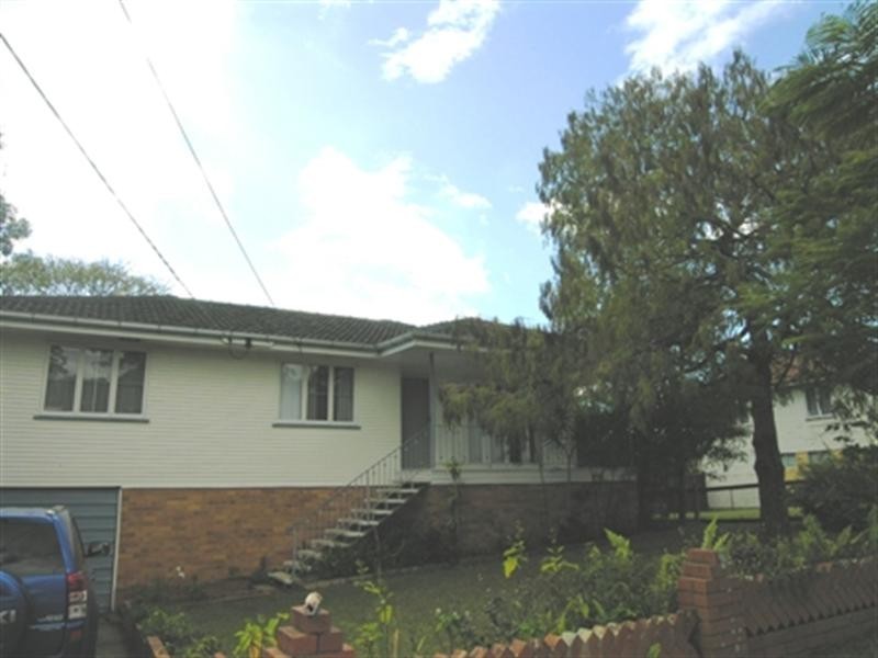 8 Ogilvie Street, Wynnum North QLD 4178