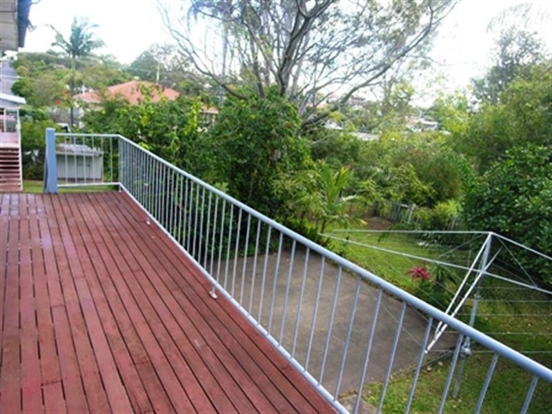 8 Ogilvie Street, Wynnum North QLD 4178
