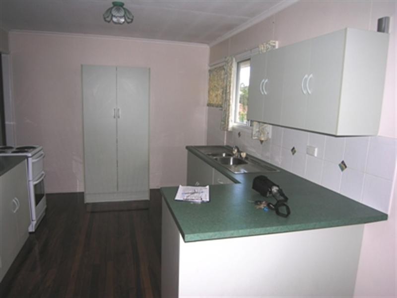 8 Ogilvie Street, Wynnum North QLD 4178