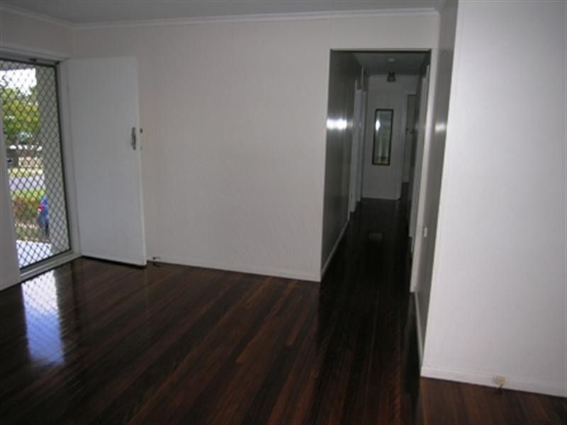 8 Ogilvie Street, Wynnum North QLD 4178