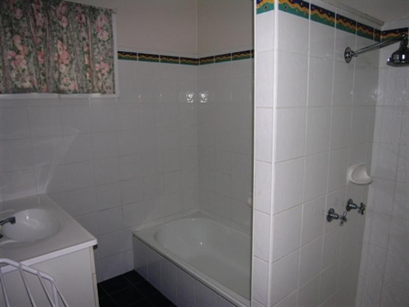 8 Ogilvie Street, Wynnum North QLD 4178