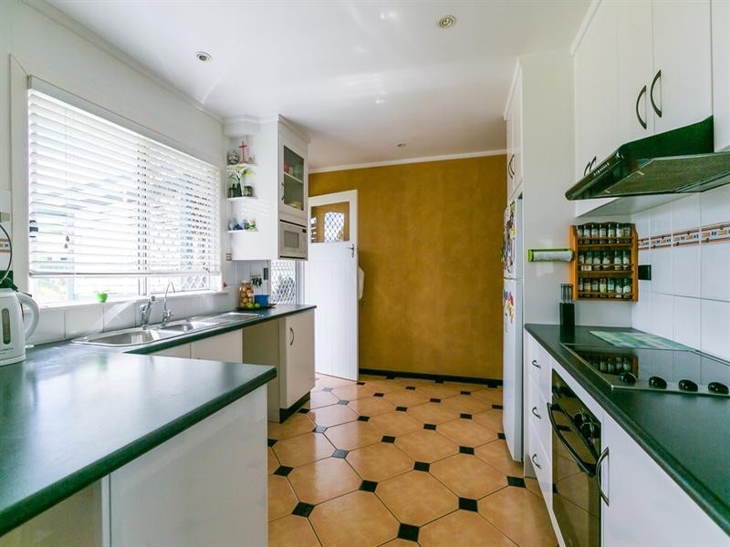 4 Cranleigh Street, Wynnum West QLD 4178