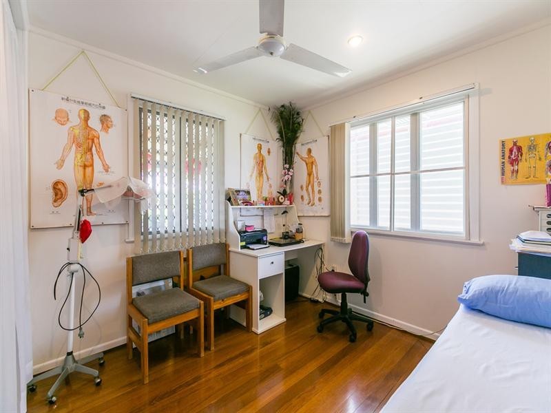 4 Cranleigh Street, Wynnum West QLD 4178