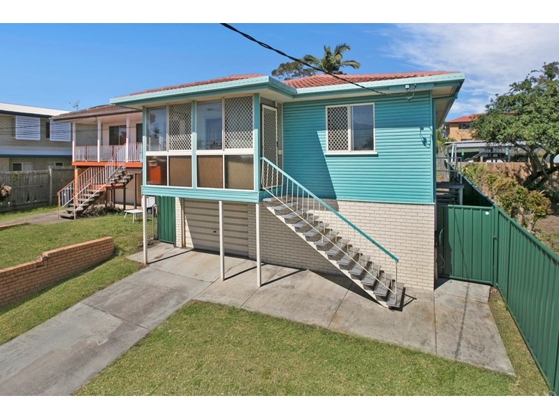 32 Yamboyna Street, Manly QLD 4179