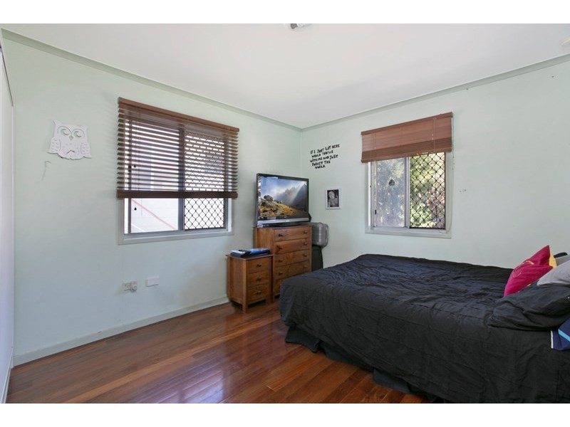 32 Yamboyna Street, Manly QLD 4179
