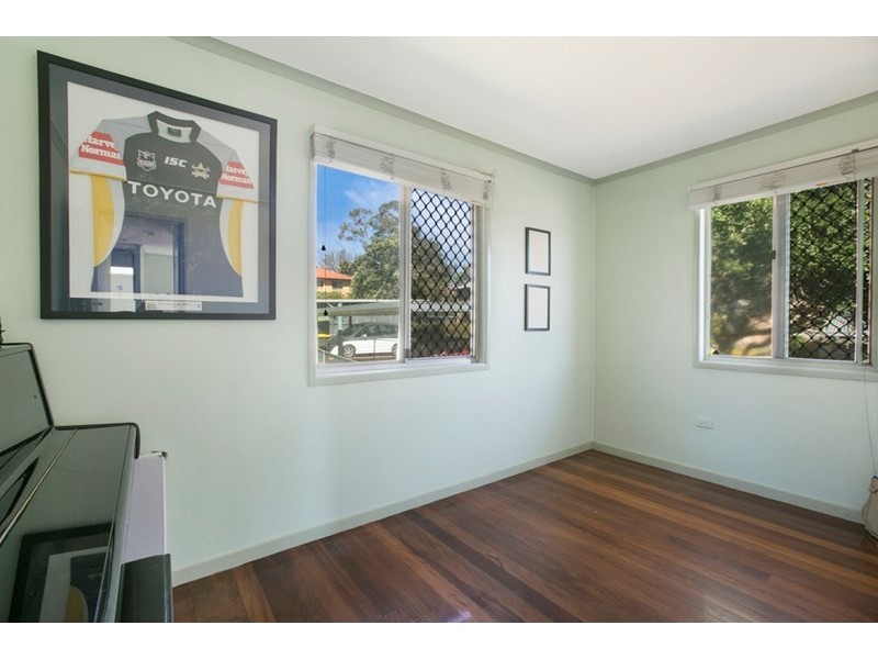 32 Yamboyna Street, Manly QLD 4179