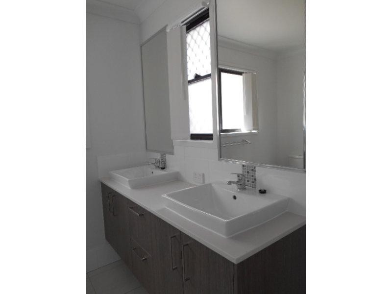 73 Whites Road, Manly QLD 4179