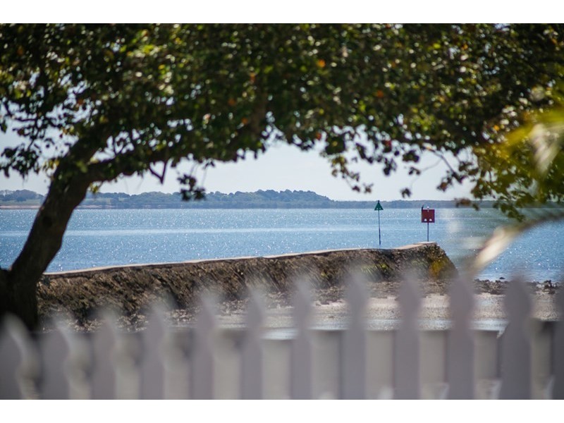 21 Waterloo Esplanade, Wynnum QLD 4178