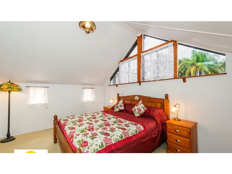 21 Waterloo Esplanade, Wynnum QLD 4178