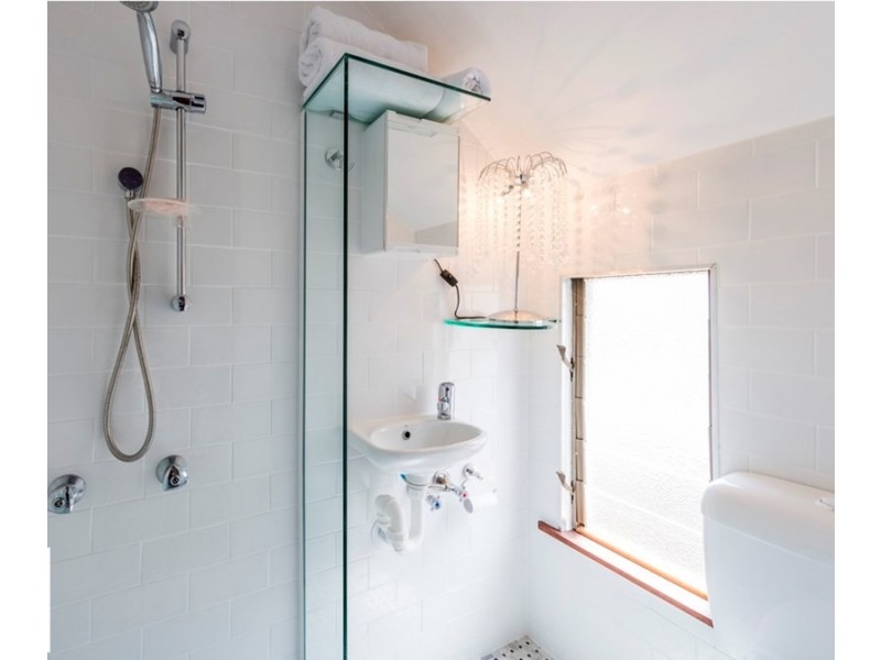 21 Waterloo Esplanade, Wynnum QLD 4178