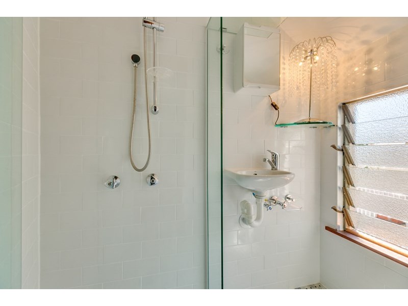 21 Waterloo Esplanade, Wynnum QLD 4178