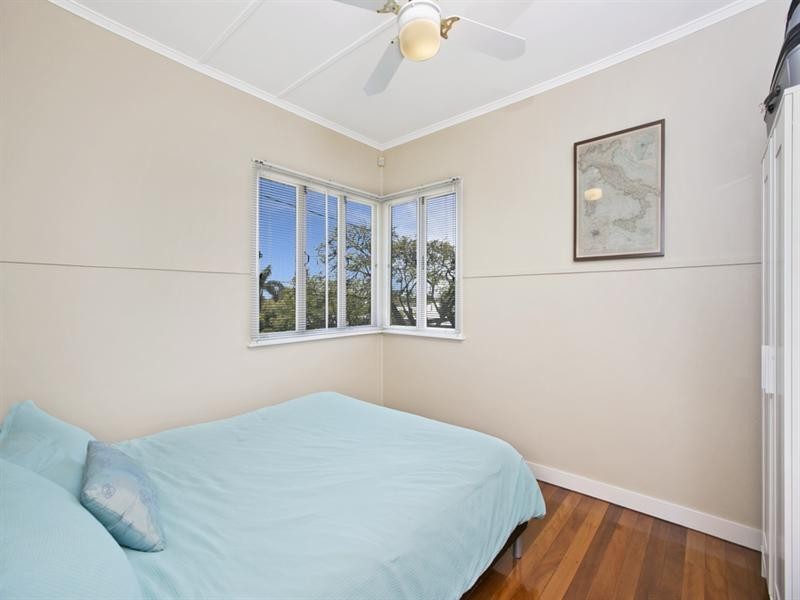 10 Leroy Street, Manly West QLD 4179