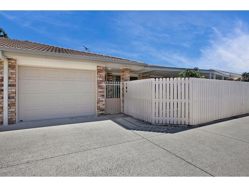 2/12 BESHAM Parade, Wynnum QLD 4178