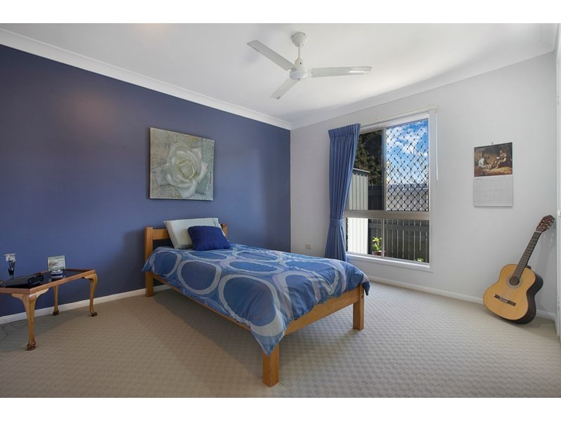 2/12 BESHAM Parade, Wynnum QLD 4178